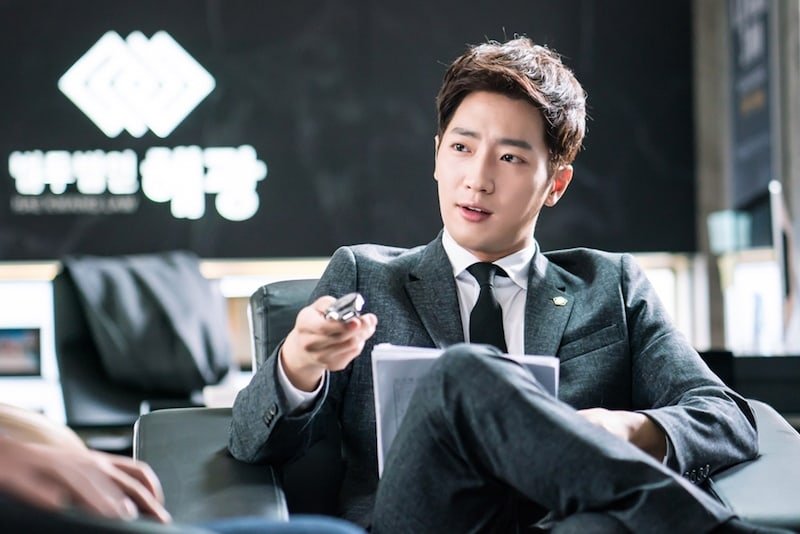 Lee Sang-yeob as Lee Yoo-beom - SBS TV