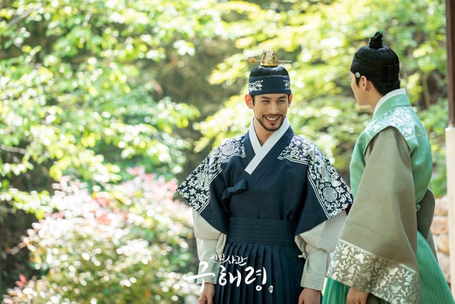 Park Ki-woong as Crown Prince Yi Jin - MBC TV