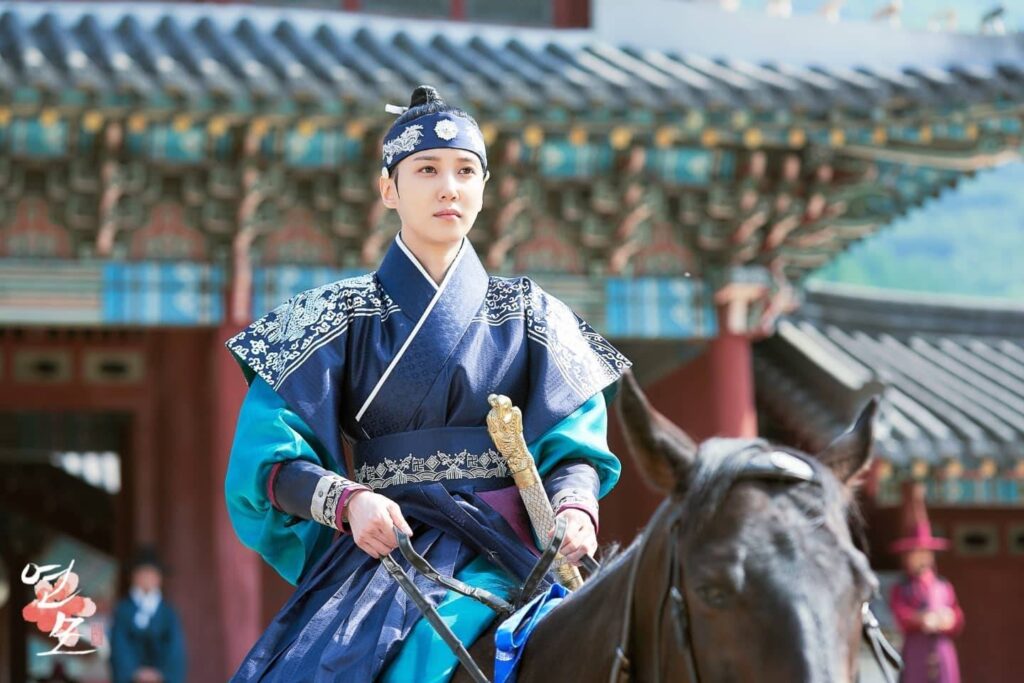 Park Eun-bin as Crown Prince Lee Hwi - KBS2