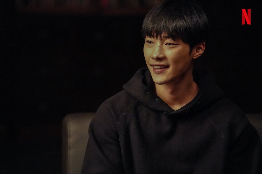 Woo Do-hwan as Kim Geon-woo - Netflix