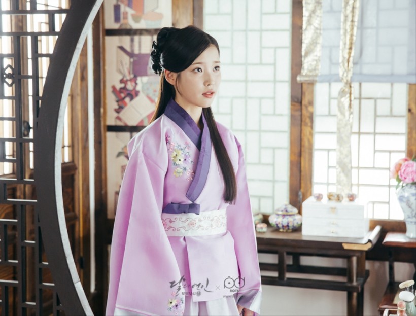 Lee Ji-eun as Hae Soo - SBS TV