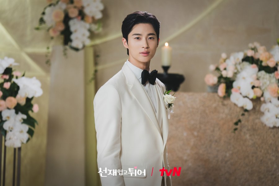 Byeon Woo-seok as Ryu Sun-jae - tvN