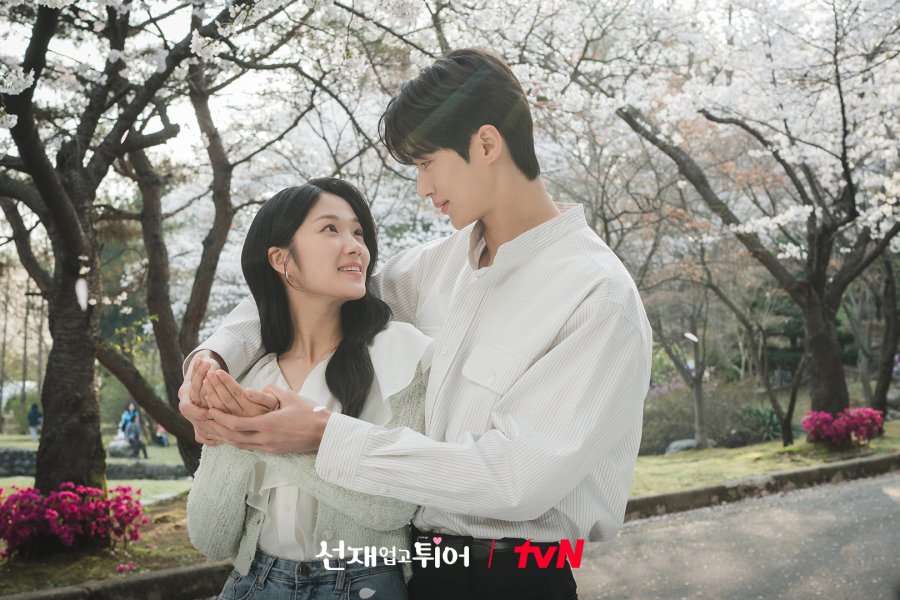 Kim Hye-yoon as Sol and Byeon Woo-seok as Sun-jae - tvN