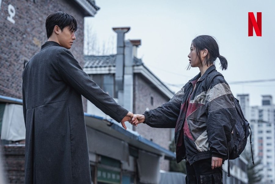 Lee Do-hyun and Go Min-si Sweet Home Season 3 - Netflix