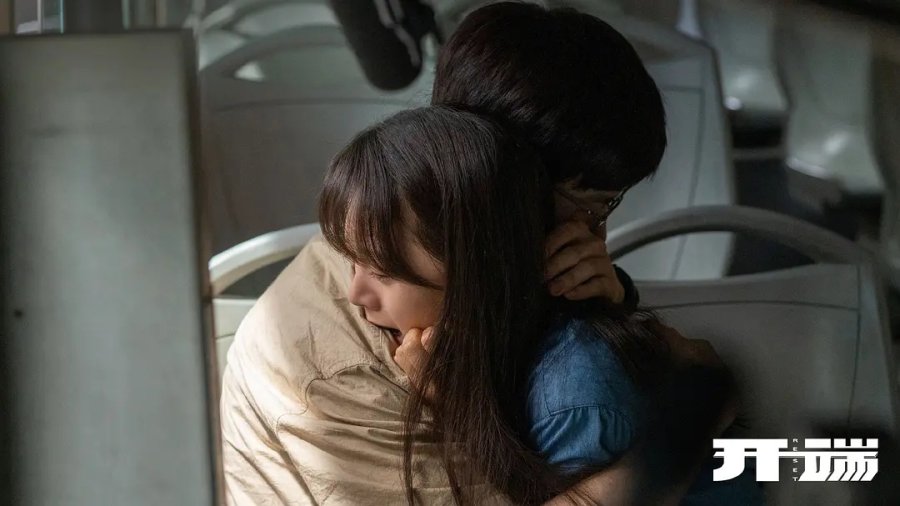Bai Jingting as Xiao Heyun and Zho Jinmai as Li Shiqing - Tencent Video